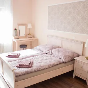 https://black-stilt-apartments-b3.hotels-hajduszoboszlo-hungary.com