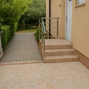 apartmani-lea.hotelinzadar.com/